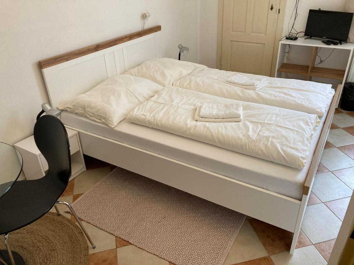 Penzion U Thuje Trebon Bagian luar foto